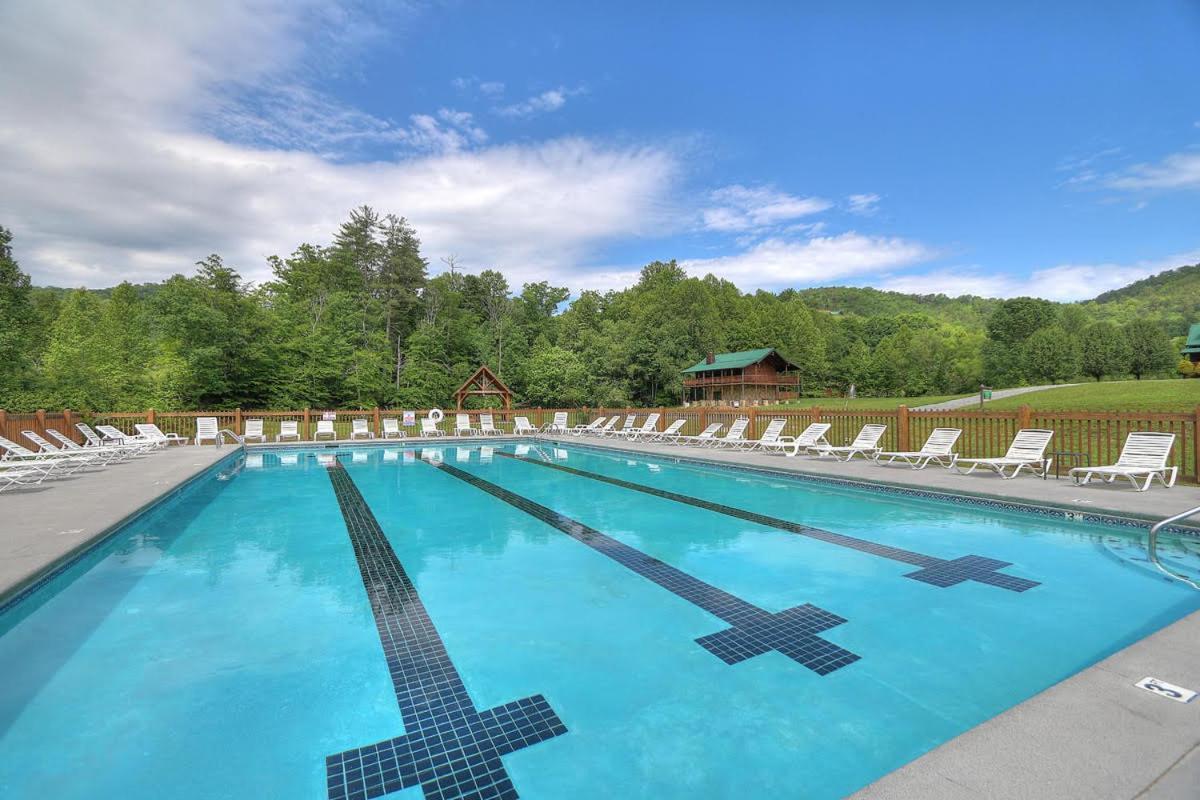 Hemlock Hollow, Pool Access, 1089 Free Tickets Each Paid Day, Dollywood And More Sevierville Kültér fotó